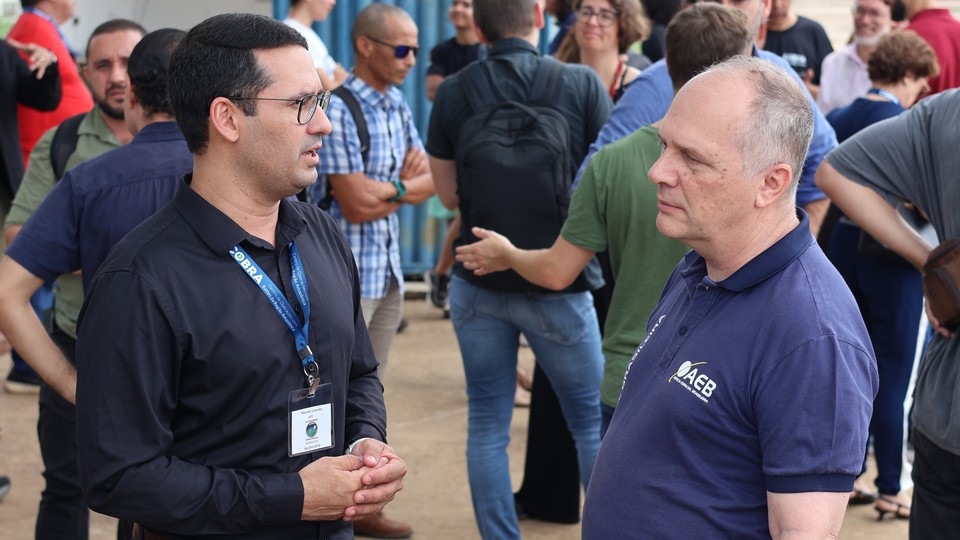 Leineker (e) e Chamon, durante o evento inicial do Balloon and Science Workshop, em Palmas (Foto: Samuel Lima/Sucom)
